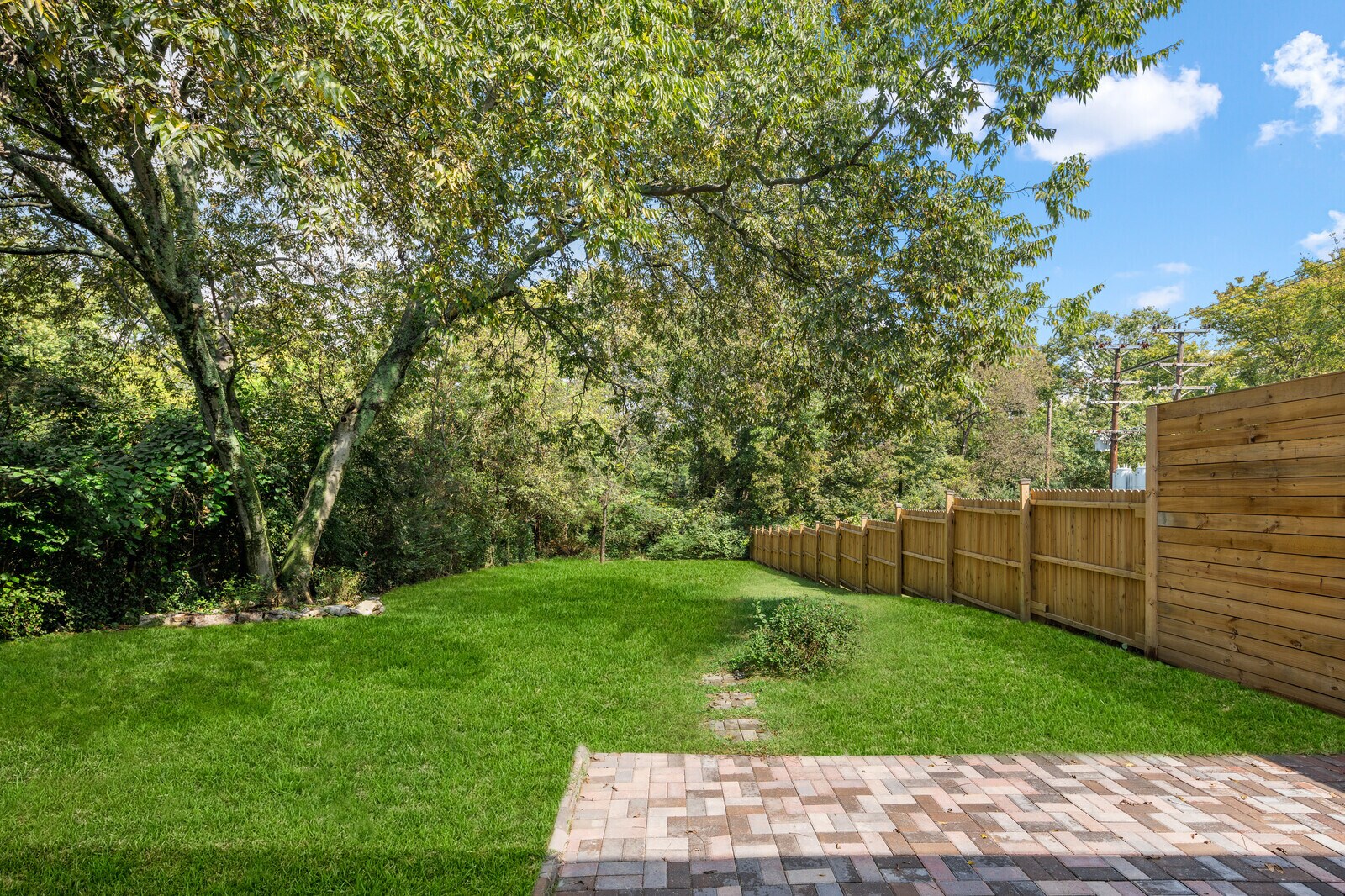 Building Photo - 2112 Sanborn Dr