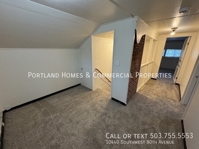 Building Photo - 10440 SW 80th Ave