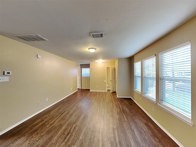 Building Photo - 6114 Elton Knolls St