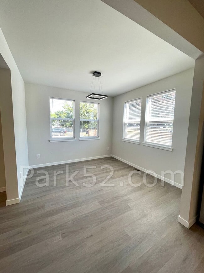 Building Photo - 3 Bedroom Tacoma Home