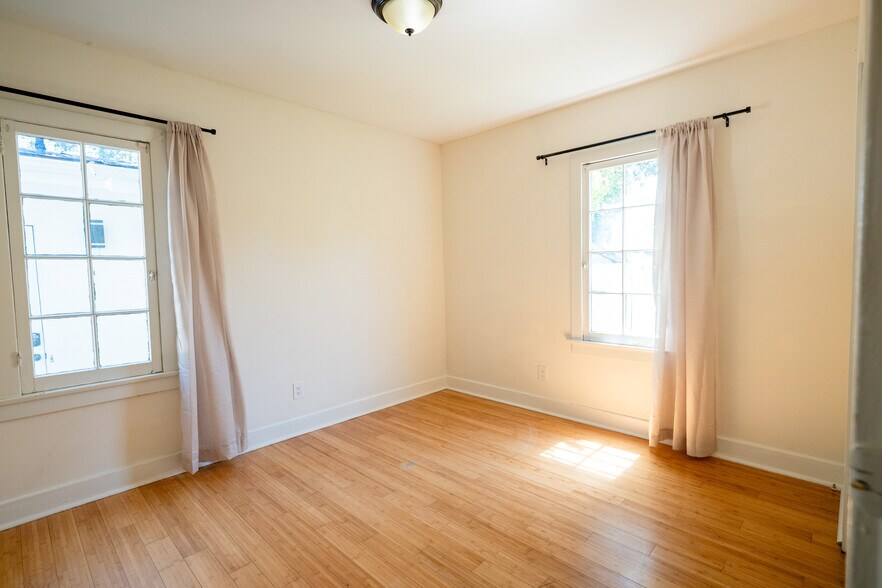 Building Photo - 1726 N Los Robles Ave