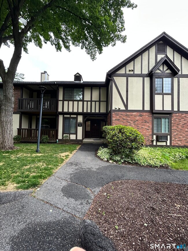 Building Photo - 29 Rollingwood Dr