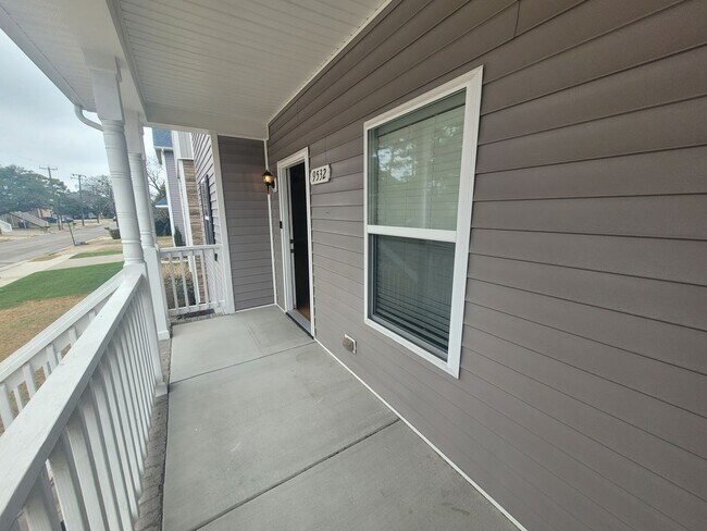 Building Photo - Stunning 4 Bedroom, 2.5 Bath Home Just 3 Blocks to Chesapeake Bay
