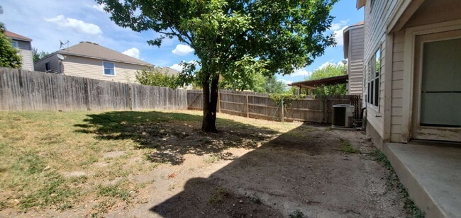 Building Photo - Spacious 4 Bedroom Home in Prime Medical Center Location