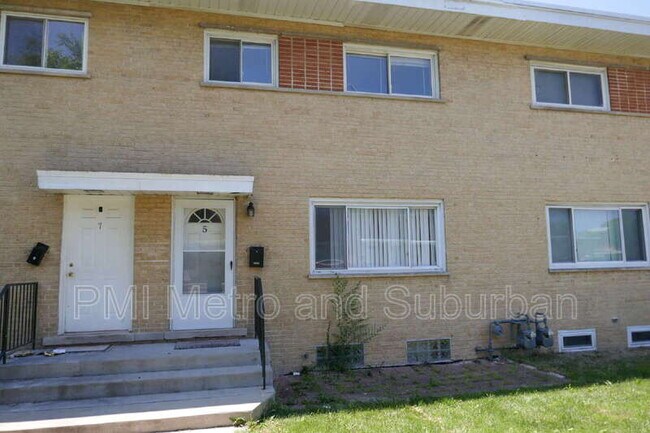 Building Photo - 5 E Judith Ann Dr