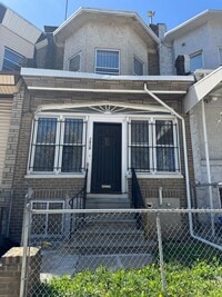 Building Photo - Charming 3BR Home with Private Fenced Yard  Cozy Comfort