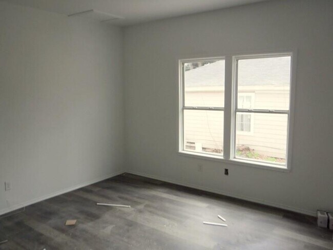 Building Photo - 2315 Gilford St