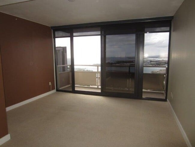 Building Photo - 2 BD / 2 BA Condo in Kakaako!