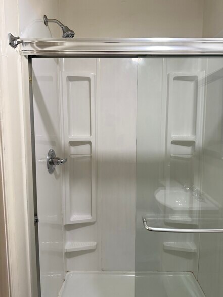 Building Photo - 821 Mt Vernon Ave