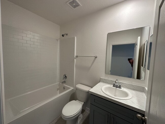 Building Photo - Brand new 3 bedroom 2 bathroom home in des...