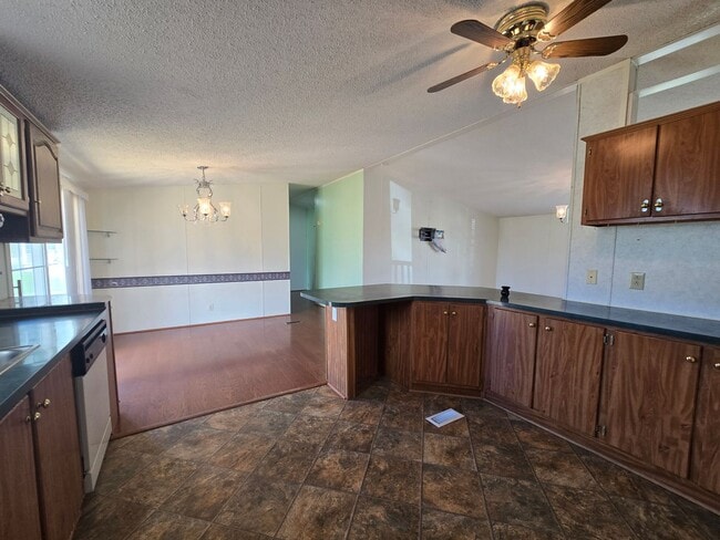 Building Photo - 4 Bed, 2 Bath Ranch in New Hope Area