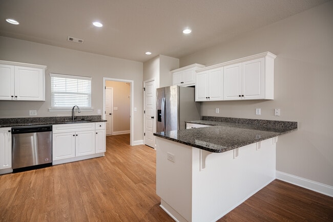 Building Photo - 600 Trellis Square