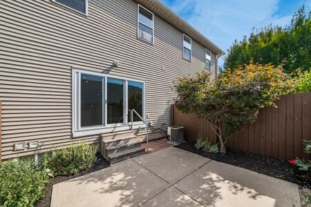 Building Photo - 1087 Michigan Ave