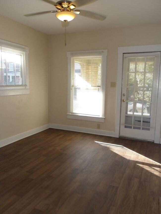 Building Photo - 629 W Ormsby Ave