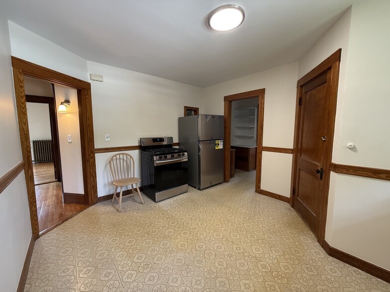 Kitchen (new fridge) - 585 High St