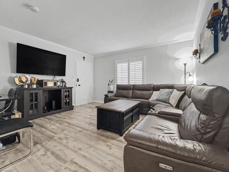 Building Photo - 2270 NE 68th St