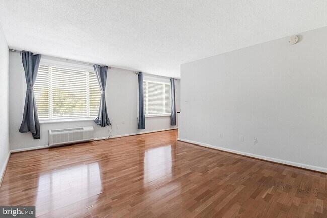 Building Photo - 1730 Arlington Blvd