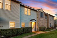 Building Photo - 2 Bedroom 2.5 Bath 2 Car Carport - town house