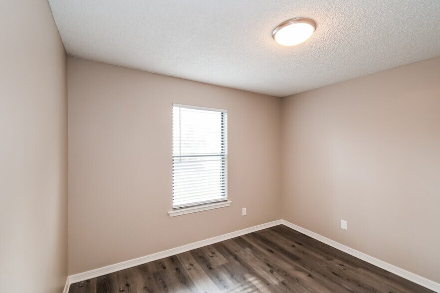 Building Photo - 1638 Sandy Hollow Loop