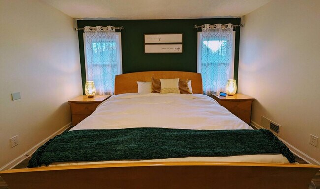 Building Photo - 1303 Colony Dr