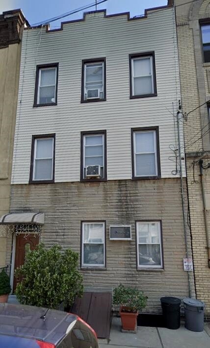 Building Photo - 420 2nd St
