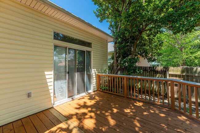 Building Photo - 1697 Glenwood Ct