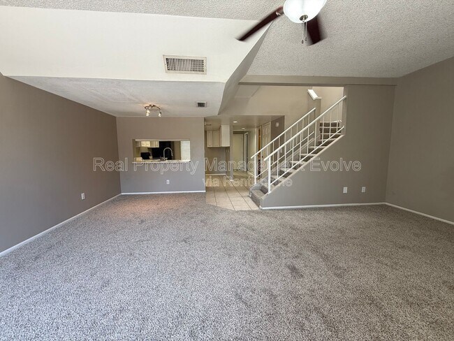 Building Photo - 815 E Grovers Ave