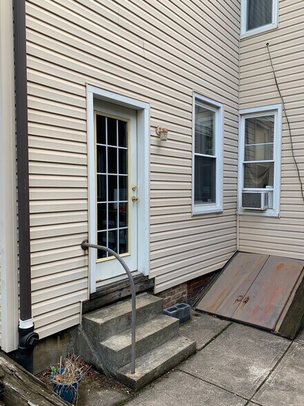 Building Photo - 308 S Neville St