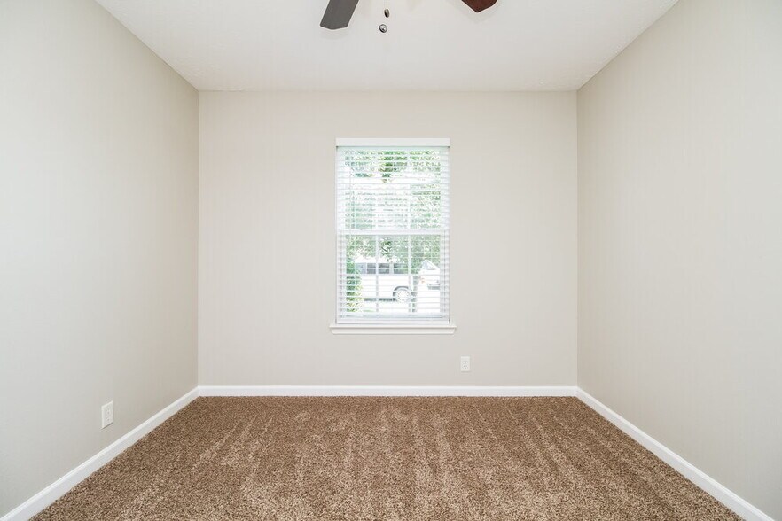 Building Photo - 1609 London Gardens Ct