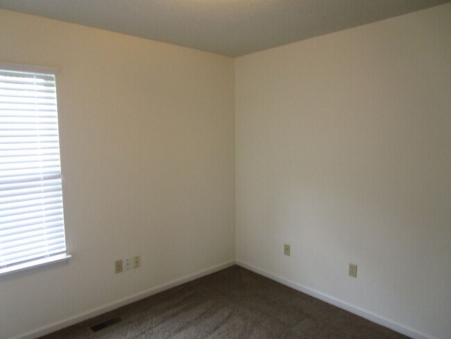 Building Photo - 4405-4407-4407 Cheryl Ct