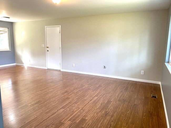 Building Photo - Roy West Duplex