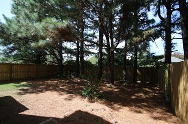 Building Photo - The Perfect Rental in Rupple Meadows!