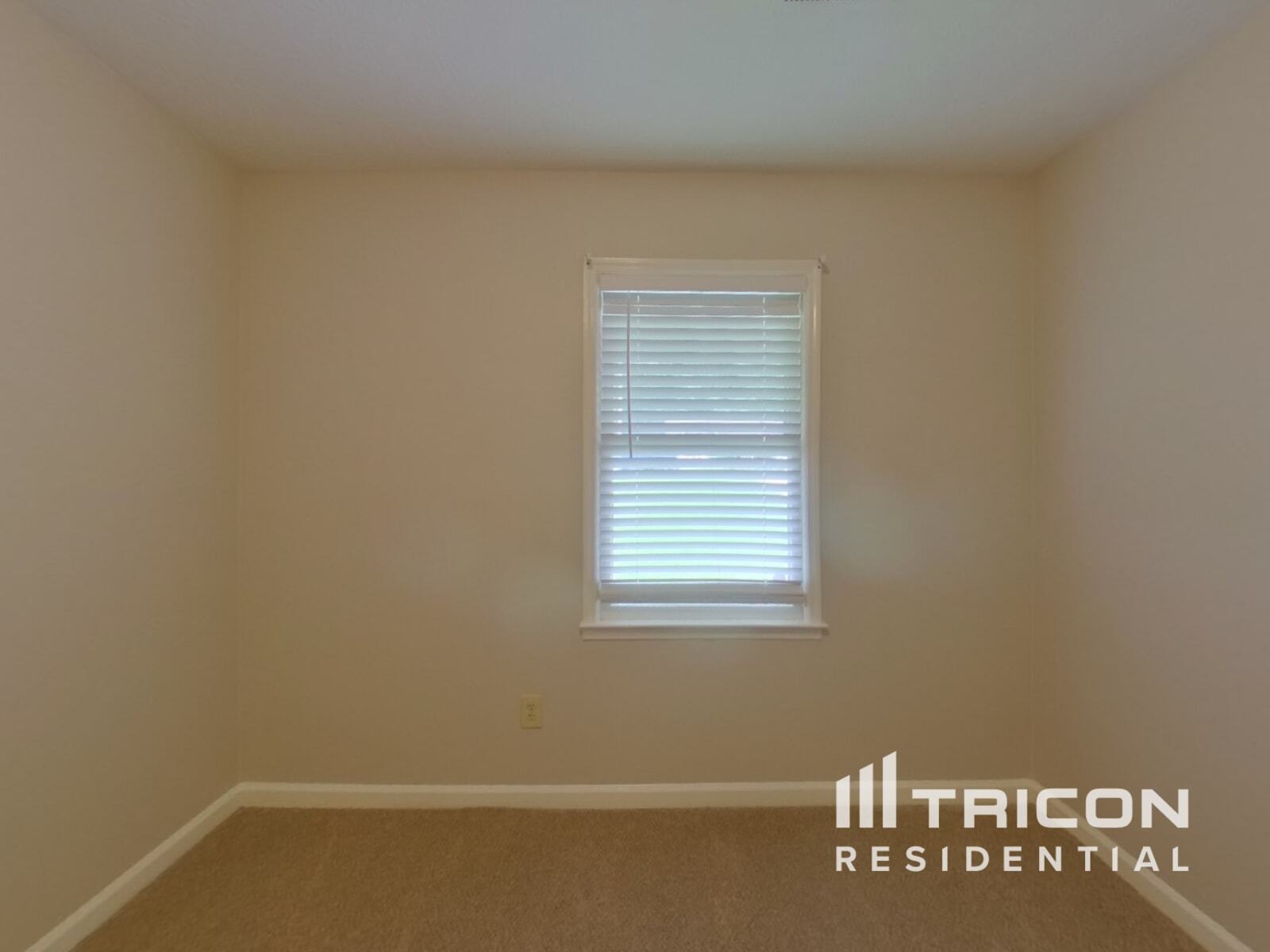 Building Photo - 446 Valley Woods Cir SE
