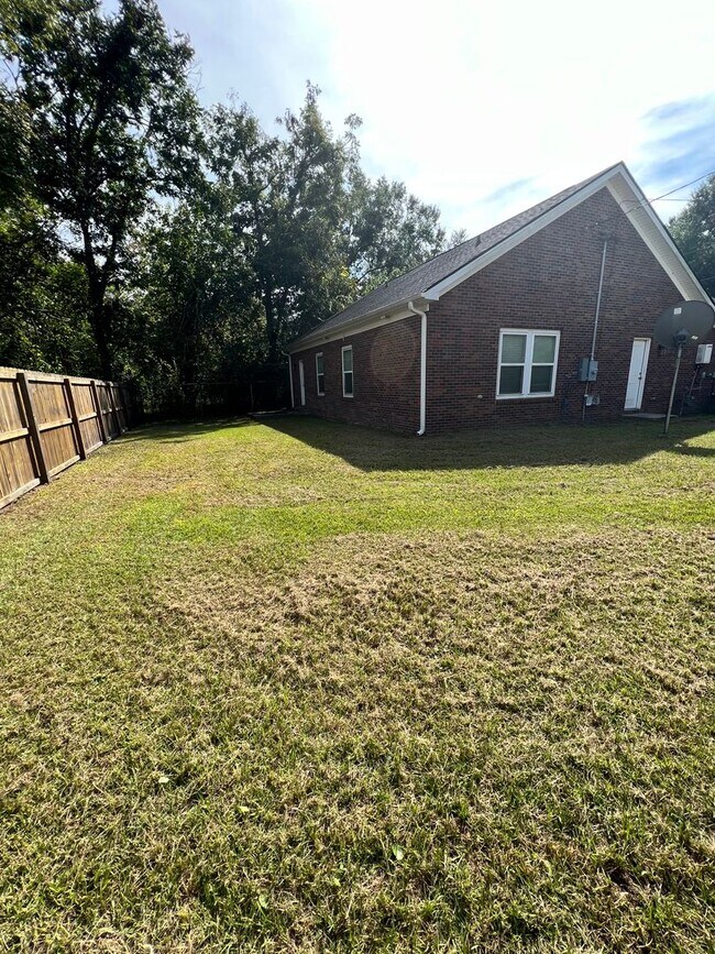 Building Photo - Beautiful 3bed, 2bath Home in Park Circle