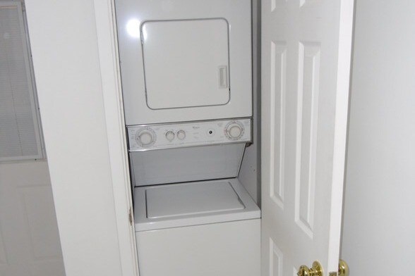 Building Photo - 31 Oaktree Dr