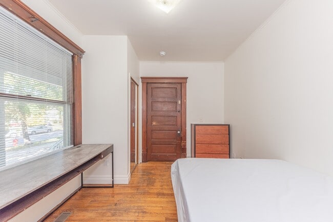 Building Photo - 1031 S Forest Ave