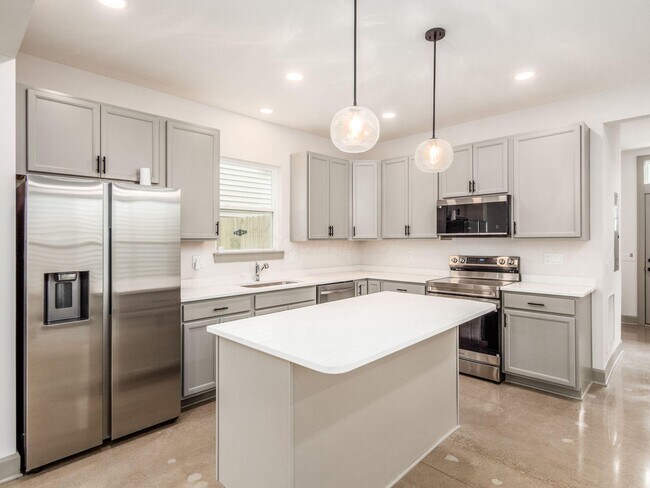 Building Photo - 166 Wisconsin Ave