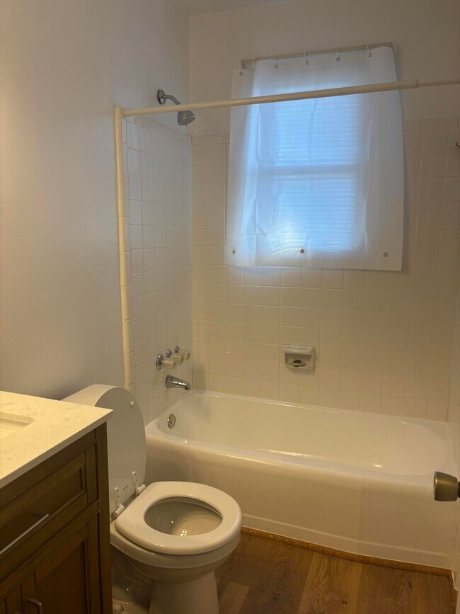 Building Photo - 855 Whatley St
