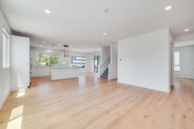 Building Photo - 4320 N Eagle Rock Blvd