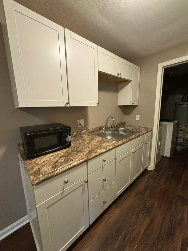 Building Photo - 117 Van Horne St