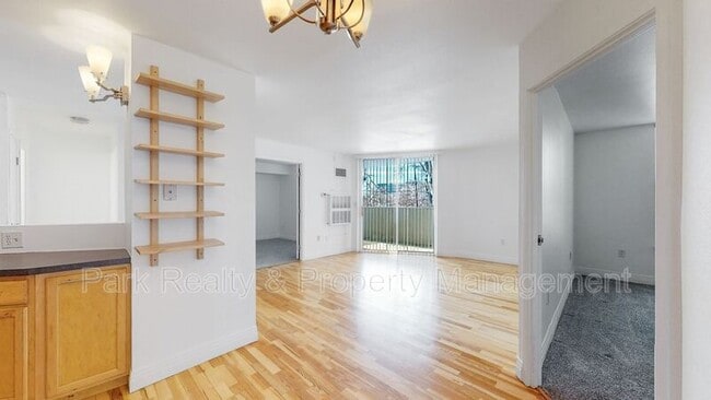 Building Photo - 601 W 11th Ave