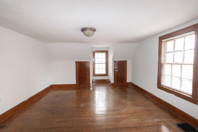 Building Photo - Charming 3 bed | 2 bath home in the heart ...