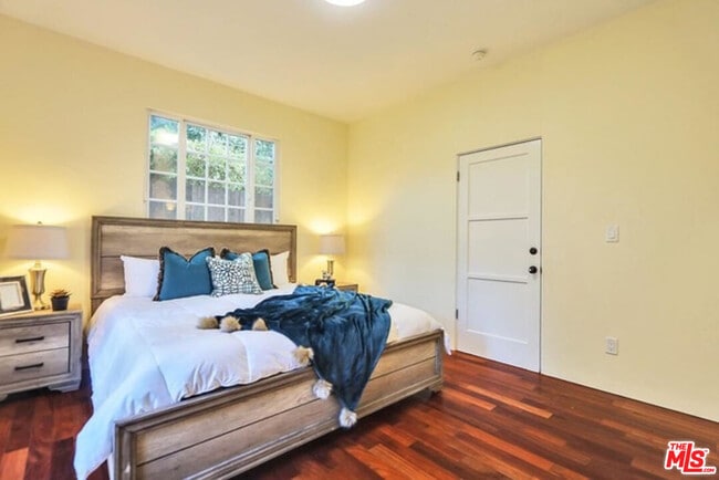 Building Photo - 1847 E Del Mar Blvd