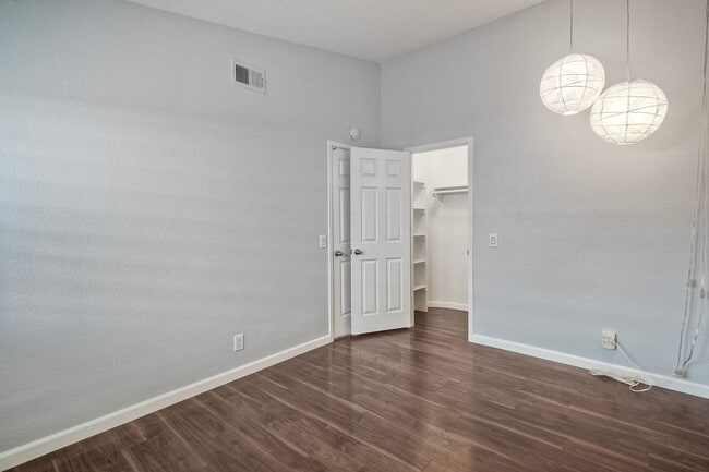 Building Photo - 3750 Via Del Rancho