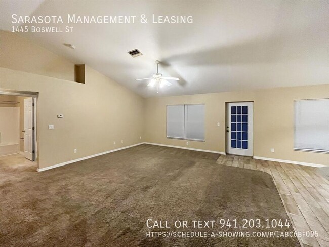 Building Photo - Spacious 3 Bed, 2 Bath with Den in the Nor...