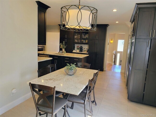 Building Photo - 650 Prescott Pl