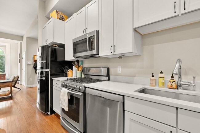 Building Photo - 1109 M St NW