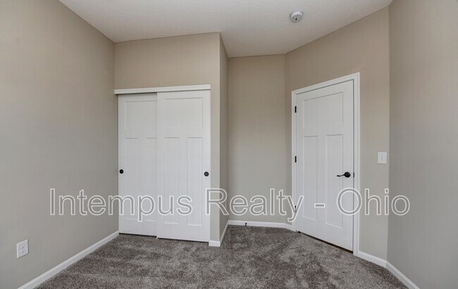 Building Photo - 1003 Beehive Grv