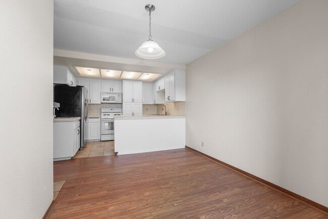 Building Photo - 801 Kalpati Cir