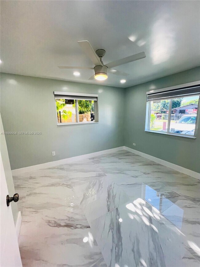 Building Photo - 10370 SW 174th Terrace